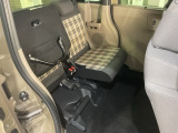 後席をはね上げれば、「もうひとつの荷室」が生まれます。