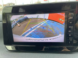 Rレンジにいれるとバックモニターが映し出されます!駐車も安心ですね!
