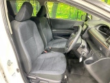 運転席まわりには十分なスペースがあり、大柄な方でもゆったり運転していただける環境です。
