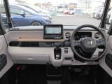 とても握りやすいステアリング!運転手の気持ちがそのまま伝わるかのような反応をしてくれます!!小物入れや各ボタンの配置にこだわり、とても使いやすいです!視認性も良いのでロングドライブもお任せ下さい!
