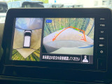 【アラウンドビューモニター】専用のカメラにより、上から見下ろしたような視点で360度クルマの周囲を確認することができます☆死角部分も確認しやすく、狭い場所での切り返しや駐車もスムーズに行えます。