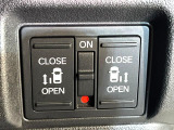 【両側パワースライドドア】スマートキーや運転席のスイッチで後席両側スライドドアの開閉が可能♪電動だから力を入れてドアを開ける必要が無く、小さなお子様でも簡単に開け閉めでき快適です♪