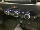 オートエアコンのお車ですので室内の温度をスムーズに調整してくれます♪