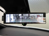 荷物や人の頭等で後ろが見えなくても安心!カメラで確認できるスマートルームミラー!!