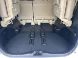 【シートアレンジ】多彩なシートアレンジが可能で、乗車人数や荷物の量に応じて自在にレイアウト変更ができます。日常使いからレジャーまで幅広いシーンに対応します。