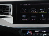 スマートフォンとAudiをUSBケーブルを介し接続。AppleのCarPlayやAndroid Autoのアプリを通じて、スマートフォンのコンテンツをMMIディスプレイに表示します。