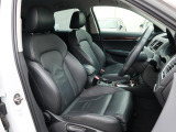 Audi車はどの車種も全てレザーハンドルです。そこにはAudiのこだわりがあり質感の高いレザーでしっかりと手に馴染み、高級感を演出します。