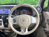 インテリアに合わせたデザインのステアリングは、運転される方のことも考え、運転しやすい形状、大きさです。是非一度、実際に触ってお確かめください。