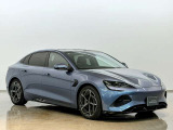 AWDは0-100km/h加速3.8秒を誇る、力強い走行性能を備えた高性能モデルです。