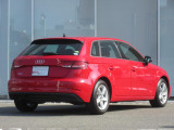 Audiが指定する独自の条件を全て満たした車だけが、認定資格を持つテクニシャンの手による100項目にも及ぶ点検・整備のプロセスを受け、お客様のもとへ届けられます。