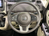 インテリアに合わせたデザインのステアリングは、運転される方のことも考え、運転しやすい形状、大きさです。是非一度、実際に触ってお確かめください。