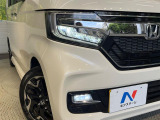 【LEDヘッドライト】悪天候や夜間走行時も良好な視界を確保し安心して運転できる高輝度LEDヘッドライトを装備!点灯速度が早く、消費電力も抑えられています。
