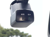 ドライブレコーダー装備です!もしもの時やあおり運転など、映像記録は証拠になるのであると安心ですね!