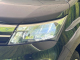 【LEDヘッドライト】悪天候や夜間走行時も良好な視界を確保し安心して運転できる高輝度LEDヘッドライトを装備!点灯速度が早く、消費電力も抑えられています。