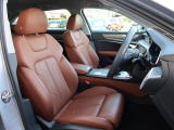 Audi車はどの車種も全てレザーハンドルです。そこにはAudiのこだわりがあり質感の高いレザーでしっかりと手に馴染み、高級感を演出します。