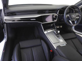 Audiのインテリアはエクステリア同様、優れたデザイン性とクオリティ、そして機能性を兼ね備えております。