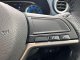 ステアリング右側です。携帯電話のハンズフリースイッチが並びます。