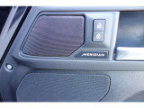 英国のオーディオメーカーMERIDIAN Audioは、その優れたサウンドで高い評価を受けています。数々の受賞歴を誇る同社のサウンドシステムは、長年にわたる音響心理学の研究をもとに、リアルなサウンドを実現。