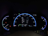 とっても見やすいメーターです。夜間時はラグジュアリーな気分にさせてくれる照明が魅力ですので、夜のドライブも楽しみになりますよ♪