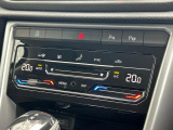 2ゾーンフルオートエアコン。運転席、助手席それぞれ独立して温度調整が可能。タッチコントロールが採用され、スマートフォンのような感覚で操作できます。