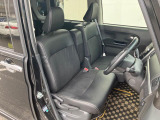 運転席シート廻りは使用感も少なく、良好な状態となっています。丁寧に使われていたことがよくわかりますね。