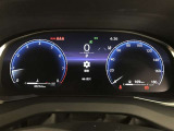 とっても見やすいメーターです。夜間時はラグジュアリーな気分にさせてくれる照明が魅力ですので、夜のドライブも楽しみになりますよ♪