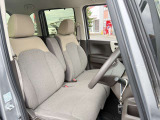 運転席シート廻りは使用感も少なく、良好な状態となっています。前オーナー様が丁寧に使っていたことがよくわかりますね。