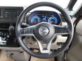 運転が楽しくなる明るく開放的な運転席まわりです。