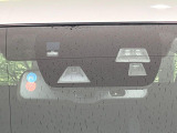 【i-ACTIVESENSE】走行中に前方の車両等を認識し、衝突しそうな時は警報とブレーキで衝突回避と被害軽減をアシスト。より安全にドライブをお楽しみいただけます。