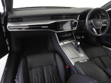 Audiのインテリアはエクステリア同様、優れたデザイン性とクオリティ、そして機能性を兼ね備えております。