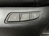 【運転席ポジションメモリー付パワーシート】ワンタッチで記憶させていたシートの前後・リクライニングはもちろん、シートリフターも備えます☆快適なドライブをお楽しみ下さい♪
