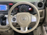 インテリアに合わせたデザインのステアリングは、運転される方のことも考え、運転しやすい形状、大きさです。是非一度、実際に触ってお確かめください。