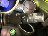 【オートライト】周りの明るさに応じて自動でヘッドライトの点灯・消灯ができる機能です!ライトの付け忘れ・消し忘れなどが無くなり、雨の日や夕方の走行も安心!トンネル通過時も便利ですね♪