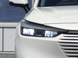 ★LEDヘッドライト搭載★ 白っぽく光る明るく省電力なLEDライト!先進的な白い輝きでフロントフェースを引き締めます☆