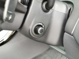 【電動コラム】シートメモリーと合わせて使用すると複数人運転する場合は、お好きなポジションを記憶する事ができます。細かな調節も可能なため、ストレスなく運転が出来ます。