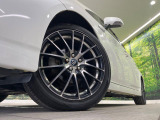 【17インチアルミホイール】外観にマッチしたアルミホイールを装着しております。各種アルミホイールや、スタッドレスタイヤも取扱いしております。是非ご相談ください♪