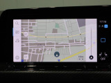 10インチの大画面純正ナビを搭載。地図表示も見やすく、操作性に優れたインフォテインメントです。