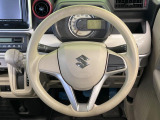 インテリアに合わせたデザインのステアリングは、運転される方のことも考え、運転しやすい形状、大きさです。是非一度、実際に触ってお確かめください。