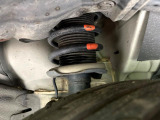 お車を安心してお乗りいただく為には、足回りの定期点検が欠かせません。サービスサポート(有償保証)では無料点検もご提供しており、安心のカーライフをお過ごしいただけるサポート体制が整っています。