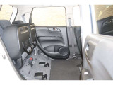 HONDA独自の機構!リアシートはチップアップ(跳ね上げ)することにより背の高い荷物も楽々積み込みすることが可能!!より空間を有効にするためにも大変便利なシートアレンジになります!!