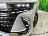 【シーケンシャルターンランプ付きLEDヘッドライト】人気の『流れるウィンカー』付きのLEDヘッドライトを装備♪高級感はもちろん、点灯時は存在感たっぷりで他車からも認識されやすく安心です。