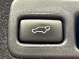 【パワーバックドア】スマートキーや運転席のボタンを押すだけでリアゲートが自動で開閉します!荷物を持っている時や、高い位置にあるバックドアを閉める際に便利な機能です♪