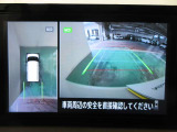 アラウンドビューモニターで車庫入れも空から見ている様に駐車できラクラクです。