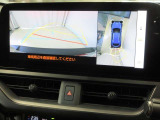 パノラミックビューモニター付きです。車両を上から見たような映像をディスプレイオーディオ画面に表示。運転席からの目視だけでは見にくい、車両周辺の状況をリアルタイムでしっかり確認できます。