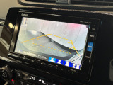 バックギアに入れるだけで自動でリヤカメラに切り替わります!車庫入れやバックが苦手な方にオススメ!カラーで鮮明なので頼りになります。