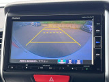 【バックカメラ】駐車時に後方がリアルタイム映像で確認できます。大型商業施設や立体駐車場での駐車時や、夜間のバック時に大活躍!運転スキルに関わらず、今や必須となった装備のひとつです!