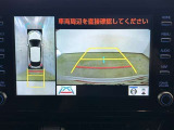 パノラミックビューモニター付きです。 車両を上から見たような映像をディスプレイオーディオ画面に表示。 運転席からの目視だけでは見にくい、車両周辺の状況をリアルタイムでしっかり確認できます。