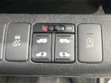 【両側パワースライドドア】スマートキーや運転席のスイッチで後席両側スライドドアの開閉が可能♪電動だから力を入れてドアを開ける必要が無く、小さなお子様でも簡単に開け閉めでき快適です♪