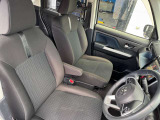 運転席シート廻りは使用感も少なく、良好な状態となっています。前オーナー様が丁寧に使っていたことがよくわかりますね。