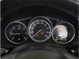 【明るく見やすいメーター】視認性が良く明るく見やすいメーター。運転者にとって見やすいメーターは運転していても疲れないですよね。